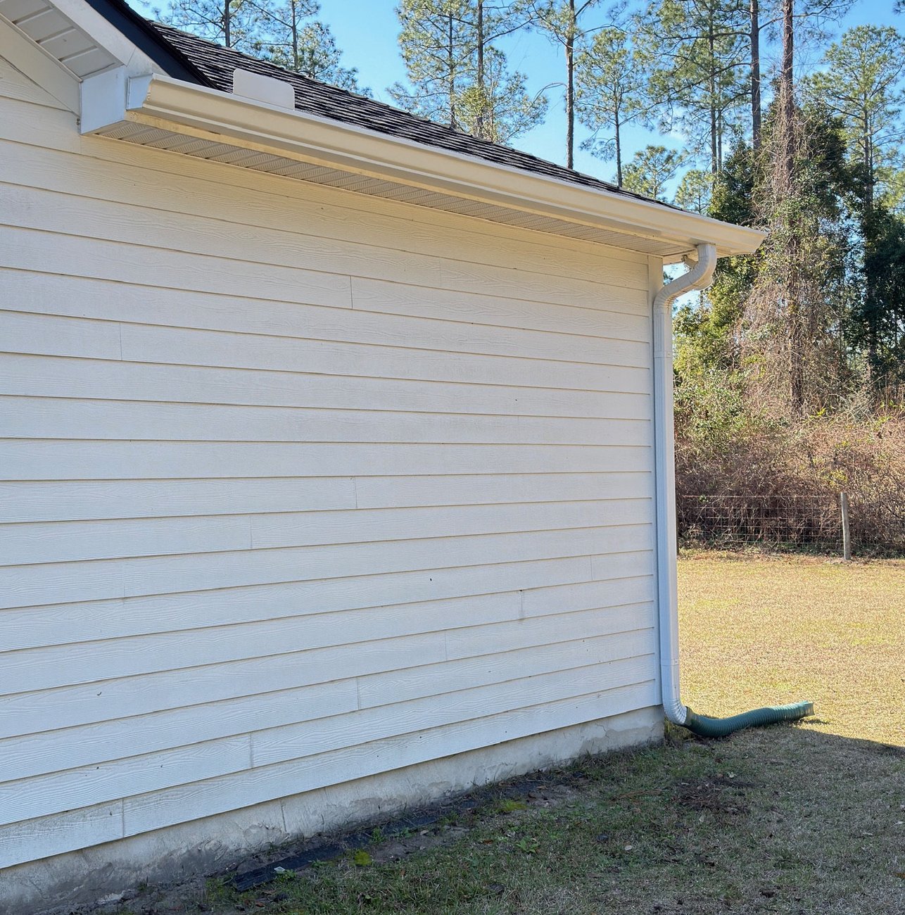 Seamless gutter installed on a home near the Carrabelle, FL waterfront