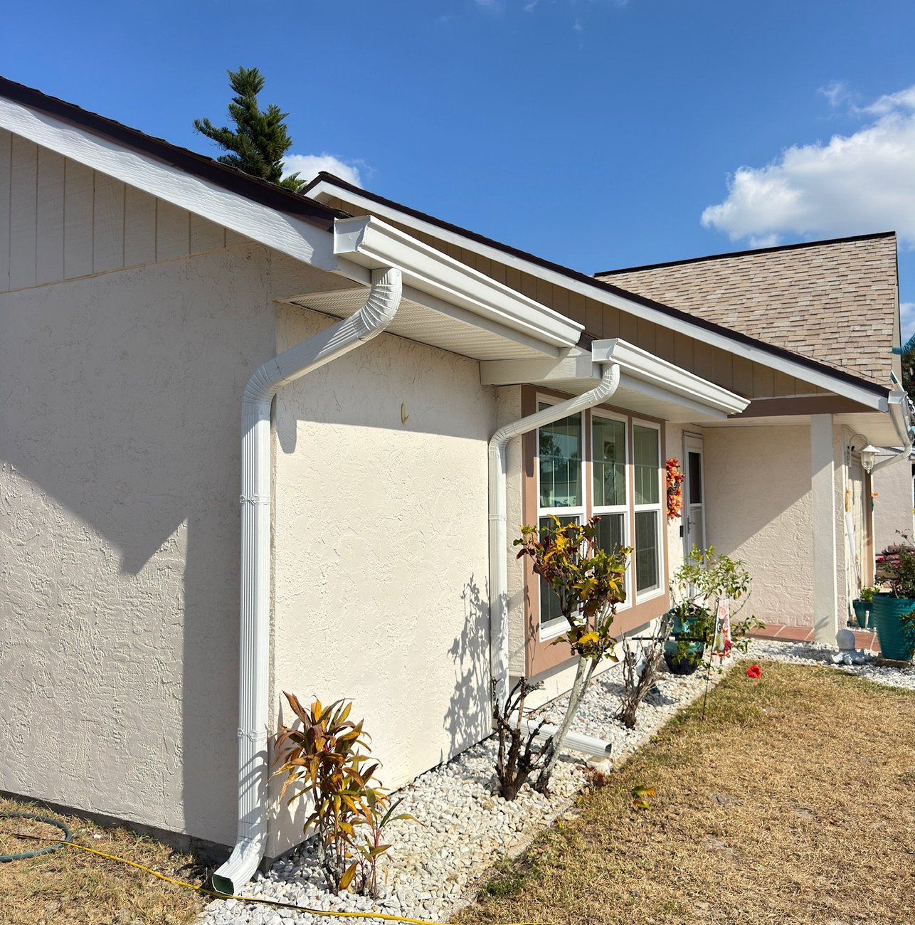 Hand-mitered gutter corner on a seamless gutter installation